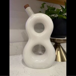 Eight Reserve By 818 Anejo Tequila
White Ceramic - no liquid inside